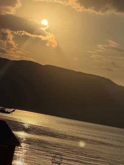 Marmaris Çamlı mein Dorf, sehr nahe am Meer, 7000m2 Grundstück für Investitionen geeignet