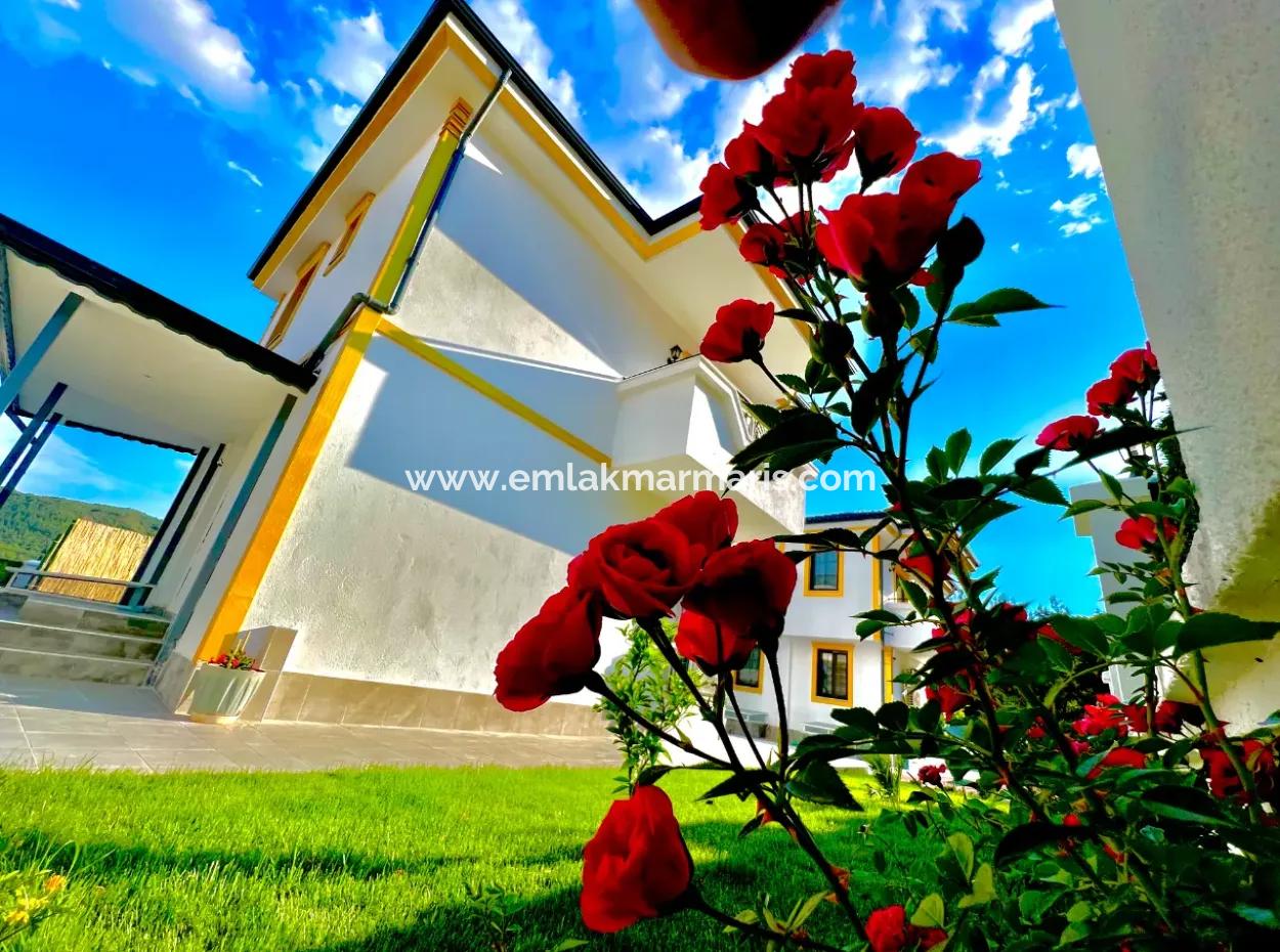 Villa Zu Verkaufen In Marmaris Çetibeli Mit 3 Swimmingpools Und Kinderbecken Und Hausmeisterhaus Auf 780M2 Grundstück