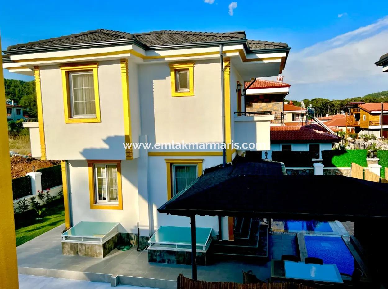 Villa Zu Verkaufen In Marmaris Çetibeli Mit 3 Swimmingpools Und Kinderbecken Und Hausmeisterhaus Auf 780M2 Grundstück