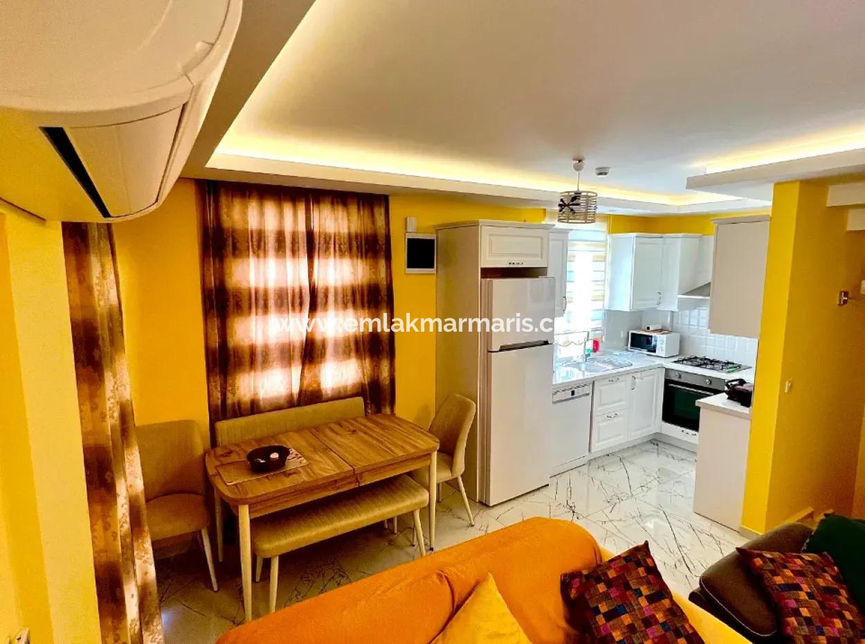 Villa Zu Verkaufen In Marmaris Çetibeli Mit 3 Swimmingpools Und Kinderbecken Und Hausmeisterhaus Auf 780M2 Grundstück