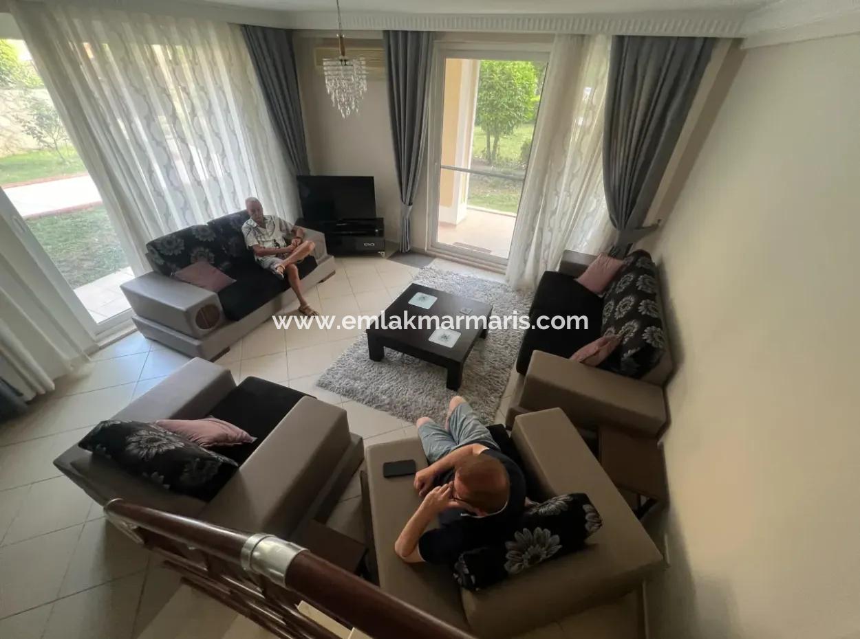 Unsere Maisonette-Wohnung Mit 2 Zimmern Und 1 Wohnzimmer In Einem Komplex Mit Pool In Marmaris İçmeler Steht Zum Verkauf.