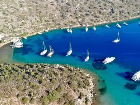 Gebaut Auf Einem Grundstück Von 7000 M2, Das Yacht Club Hotel ,Yacht Zum Verkauf Durch Die Lage Am Meer