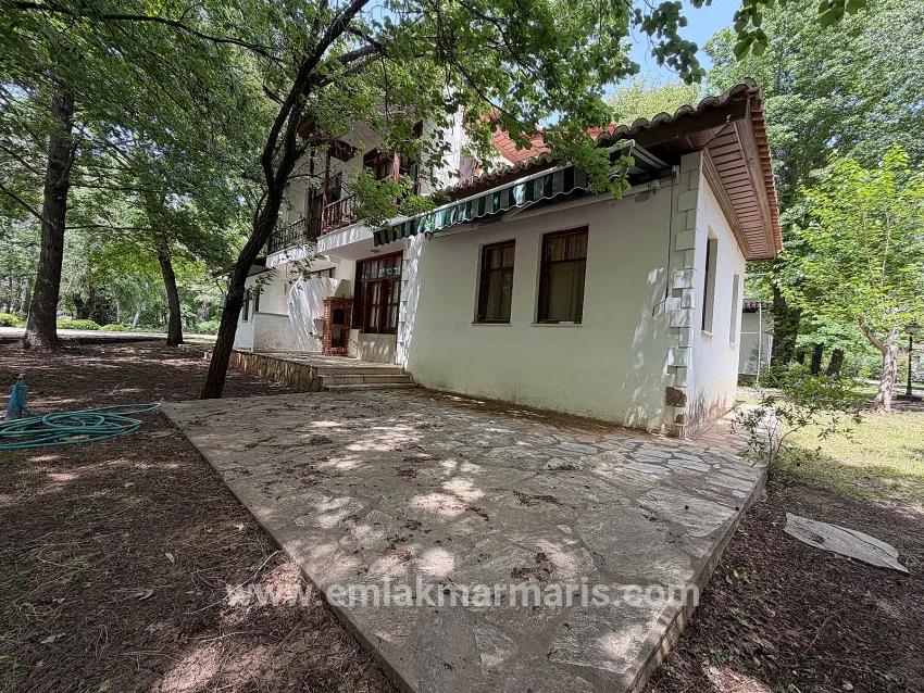 In the Bencik village, a villa for sale In the green sea site
