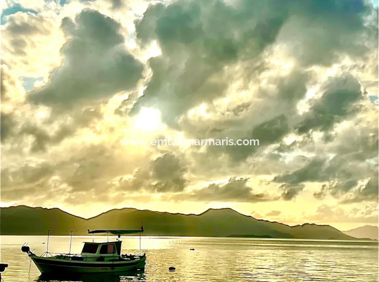 Detached House For Sale On 2000M2 Plot Of Land By The Sea In Marmaris Söğüt Neighborhood. Suitable For Tying A Boat In Front Of It.