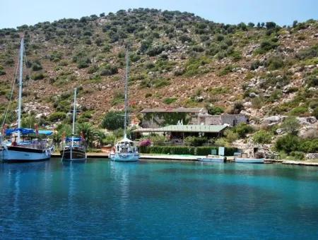 Built On A Plot Of 7000 M2, The Yacht Club Hotel ,Yacht For Sale By The Sea Location