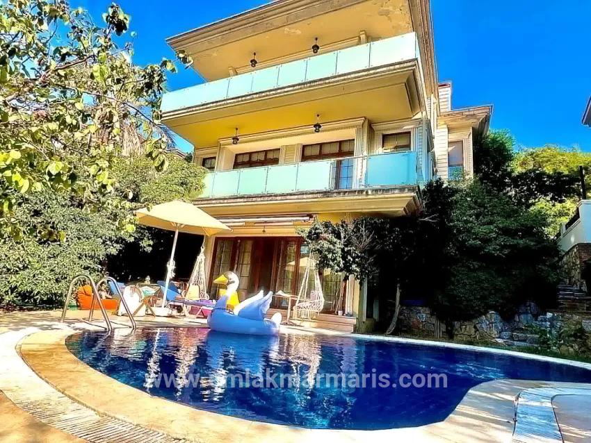 Для продажи Семейный дом 4+2 в Armutalan Marmaris - 970 m²