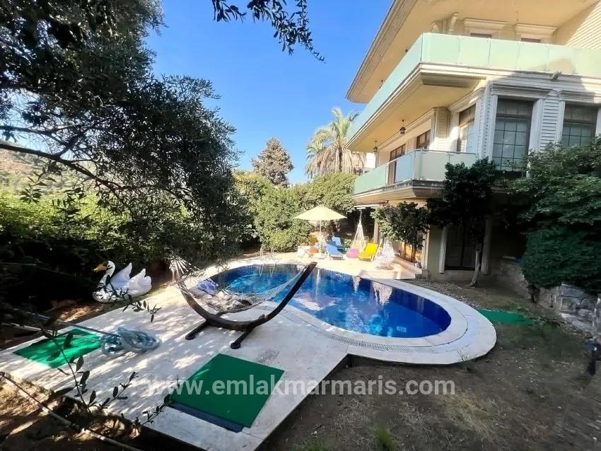 Для продажи Семейный дом 4+2 в Armutalan Marmaris - 970 m²