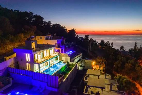 В Faralya великолепная вилла с видом на море