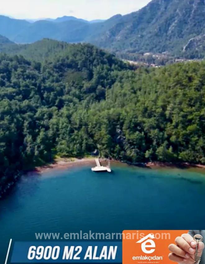 Marmaris Orhaniye mahallesinde 6000 m2 Özel İskelesi mevcut satılık koy