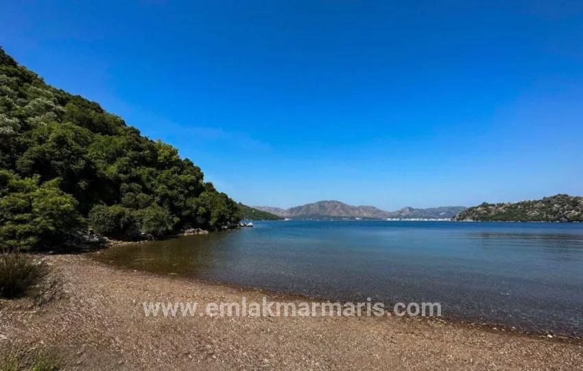 Marmaris Orhaniye mahallesinde 6000 m2 Özel İskelesi mevcut satılık koy