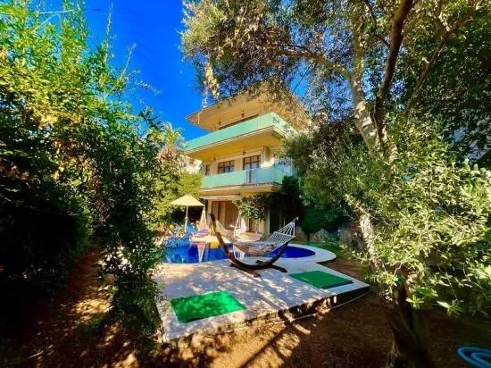 Satılık 4+2 Villa – 970 m² Arsa Payı – Armutalan