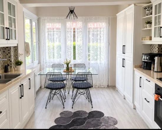 Marmaris Camiavlu’da Müstakil Havuzlu & Geniş Bahçeli 4+1 Eşyalı Kiralık Lux Tripleks