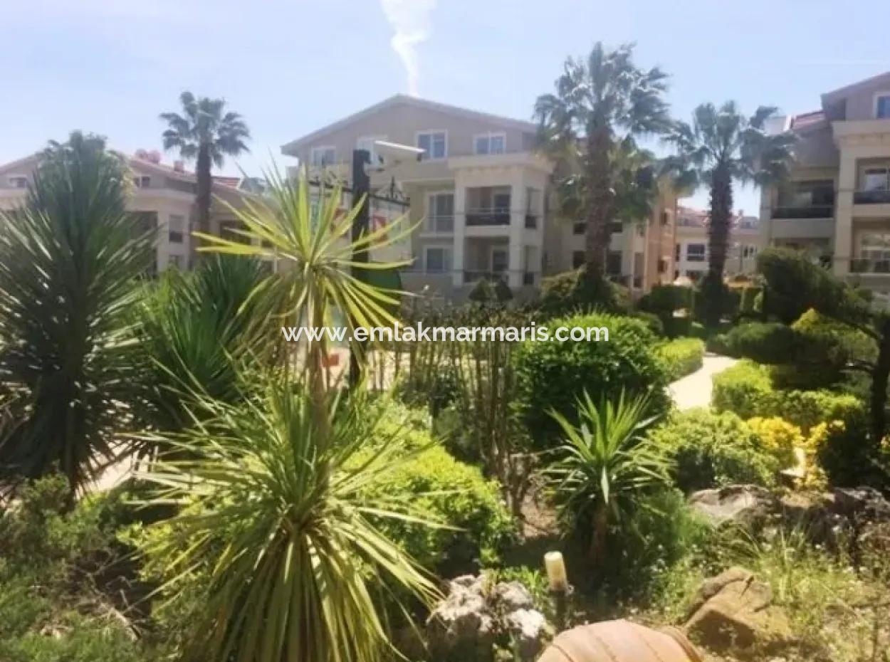Marmaris Merkezinde Yüzme Havuzlu Site İçerisinde Lüks Dubleks Daire Satılık