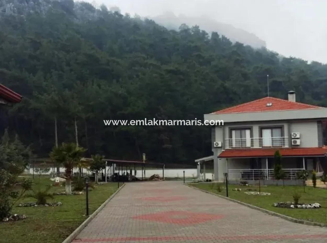 Marmaris İçinde 7000M2 Arsa Üzerine Kurulu 8 Oda Çiftlik Evi Havuz Mevcut