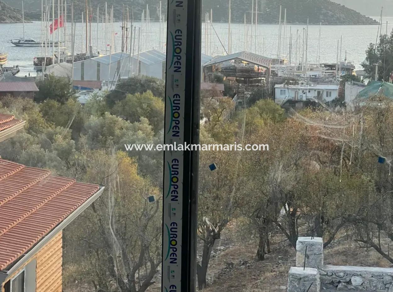 Marmaris Bozburun Mahallesinde Deniz Manzaralı Tam Müstakil Bahçeli Otoparklı Satılık Villa