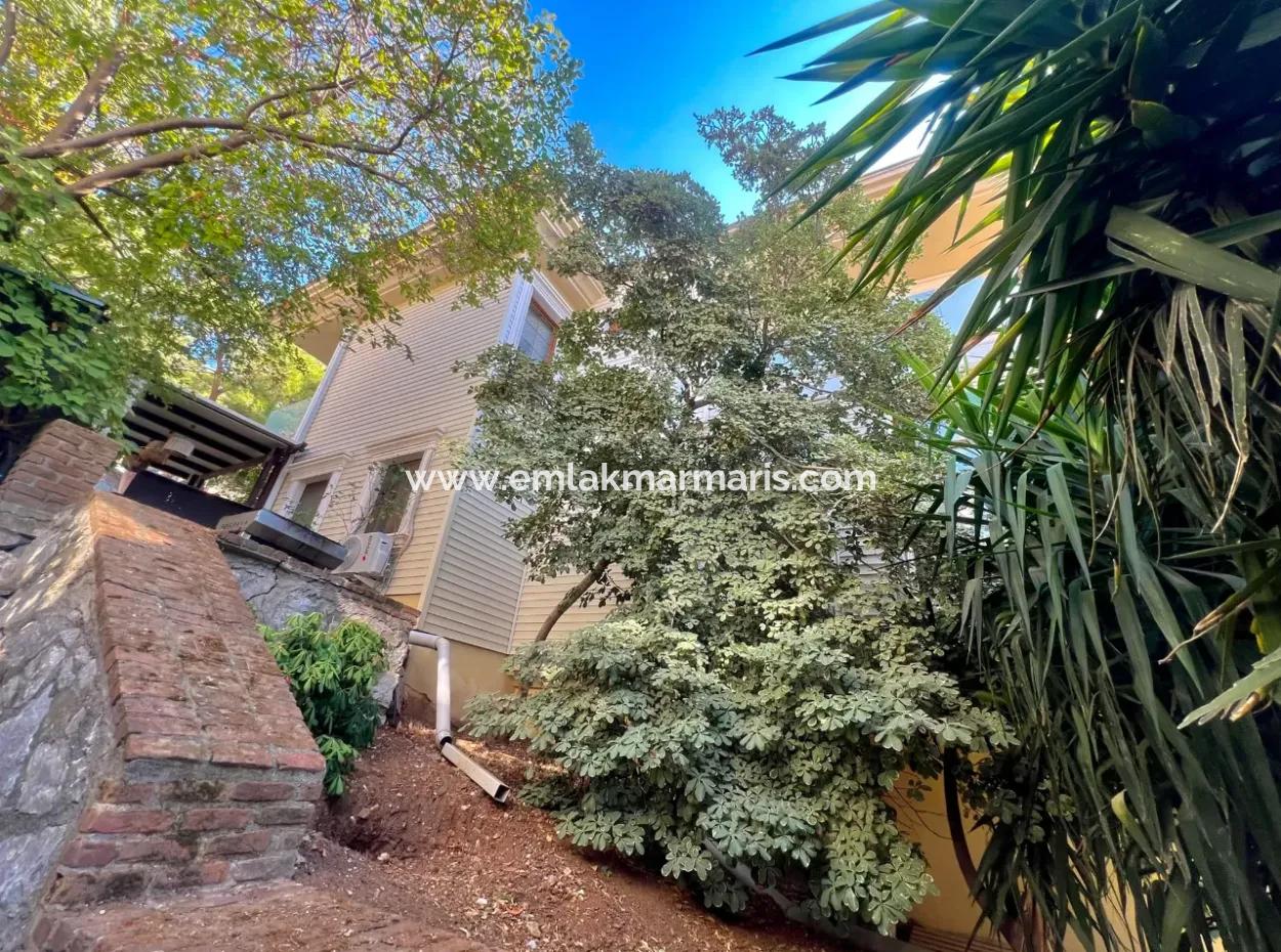 Marmaris Armutalan Mevkiisinde 900M2 Arsa Payı Mevcut 4 Oda 2 Salon 5 Banyo 450M2 Satılık Konak