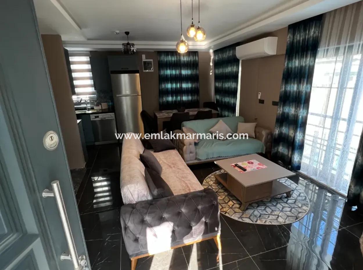 Marmaris Çetibeli Mahallesinde Tam Müstakil Yüzme Havuzlu 3 Oda 1 Salon 3 Banyo Ultra Lüks Günlük Kiralık Villa