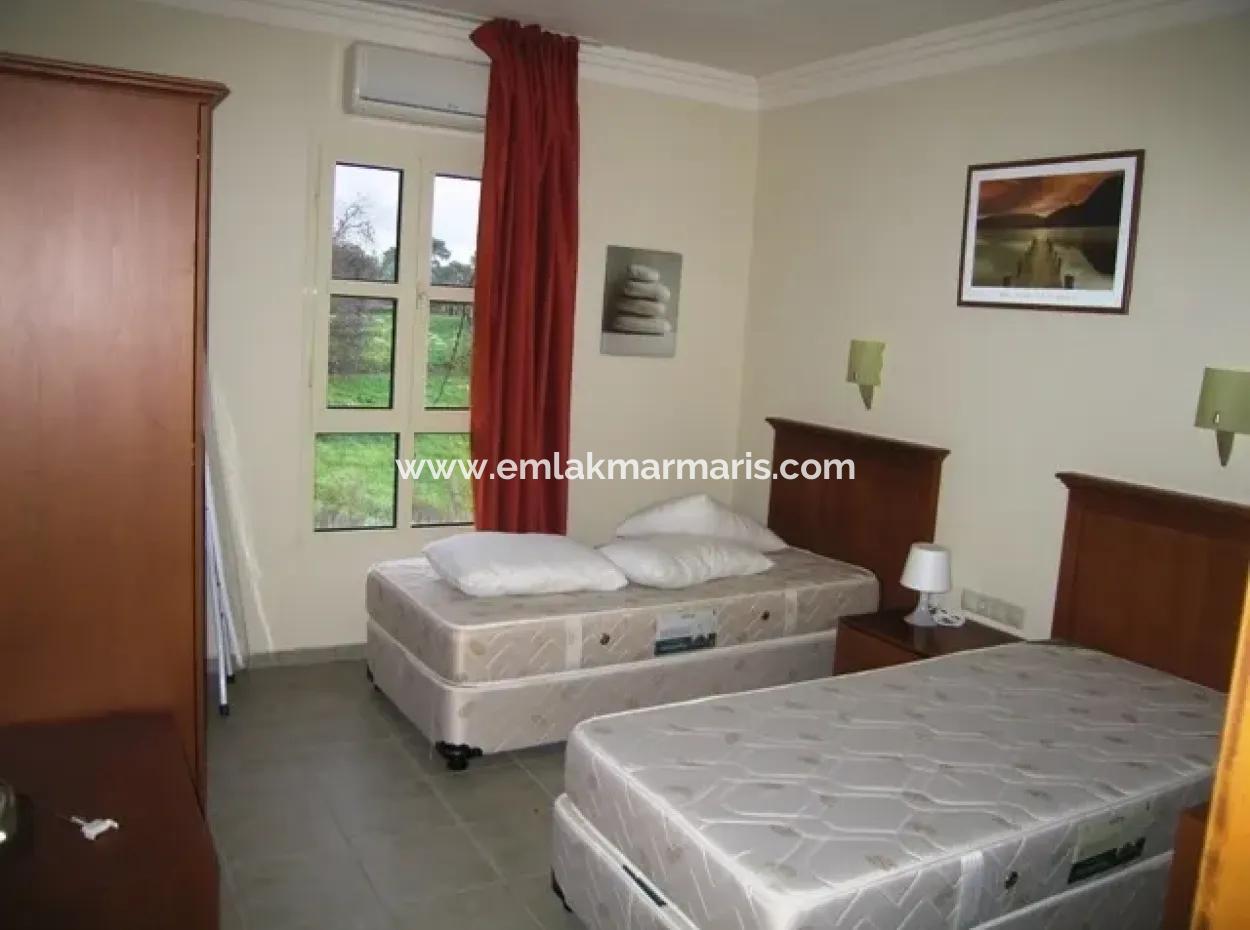 Ataköy Mahallesinde 4300M2 Çiftlik Evi Havuzlu 7 Oda 2 Salon 340M2