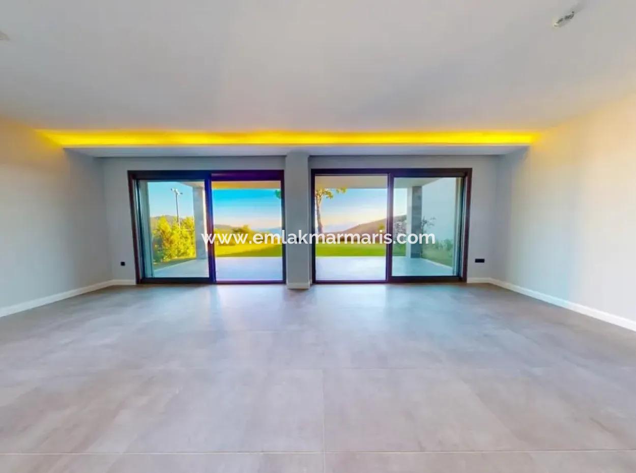 Marmaris Gökbel Mevkiinde Muhteşem Deniz Manzaralı Yüzme Havuzlu 800M2 Arsa İçerisinde 4 Oda 1 Salon Özel Yapım Villa