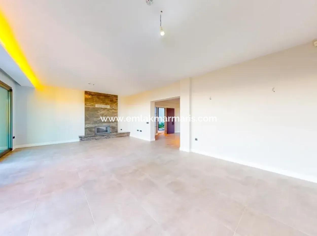 Marmaris Gökbel Mevkiinde Muhteşem Deniz Manzaralı Yüzme Havuzlu 800M2 Arsa İçerisinde 4 Oda 1 Salon Özel Yapım Villa