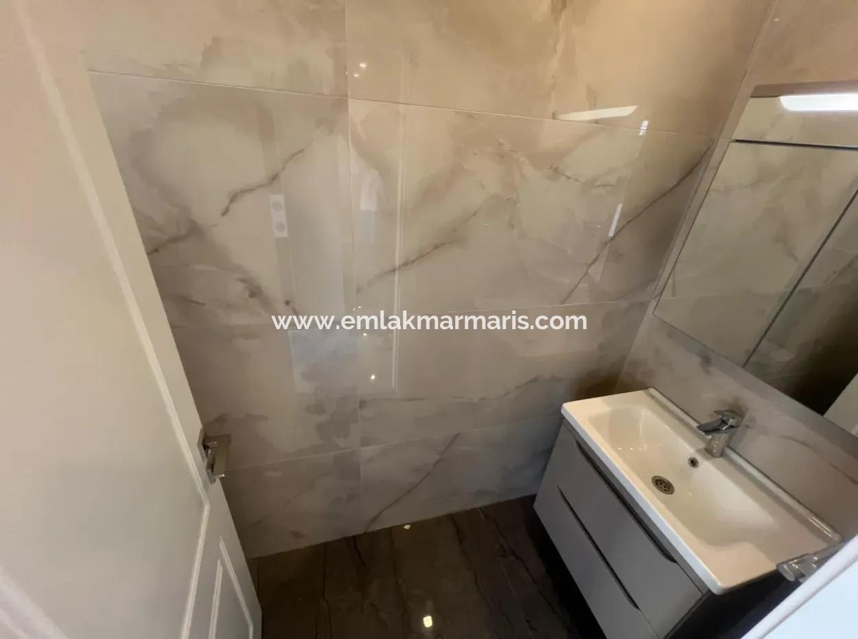 Marmaris İlçesi İçmeler Mahallesinde Orman Manzaralı Tam Müstakil 450M2 Arsa İçerisinde Yüzme Havuzlu 4 Oda 4 Banyo 240M2 Satılık Ultra Lüks Villa