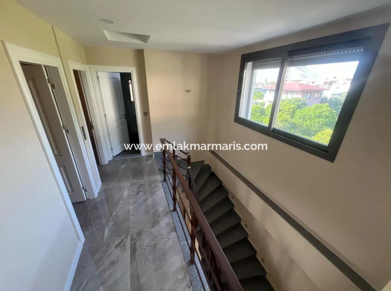 Marmaris İlçesi İçmeler Mahallesi Denize Yakın Müstakil Yüzme Havuzlu Yeni Bina 350M2 Arsa İçerisinde 3 Oda 1 Salon 3 Banyo 200M2  Ultra Lüks Satılık Villa