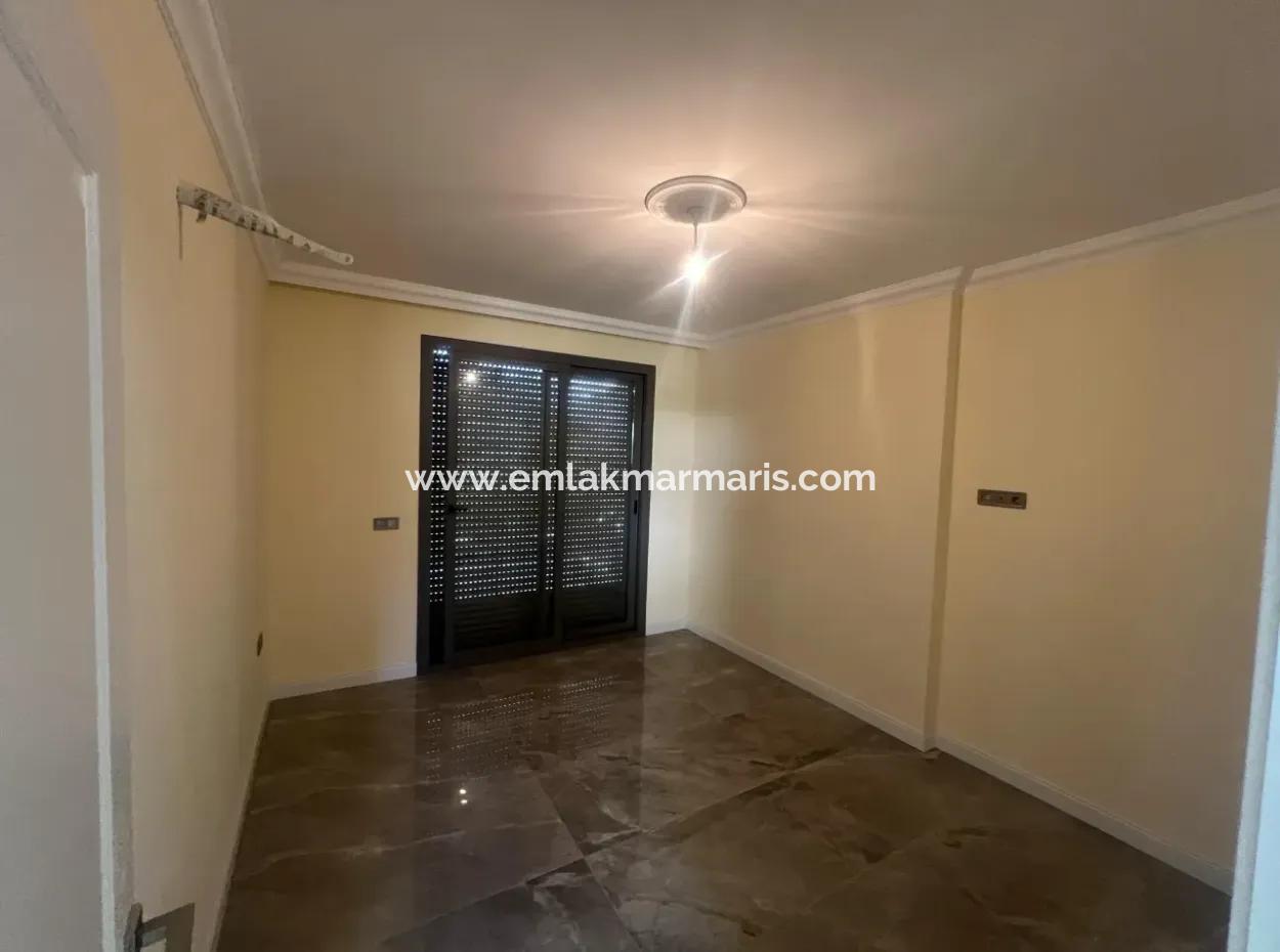 Marmaris İlçesi İçmeler Mahallesi Denize Yakın Müstakil Yüzme Havuzlu Yeni Bina 350M2 Arsa İçerisinde 3 Oda 1 Salon 3 Banyo 200M2  Ultra Lüks Satılık Villa