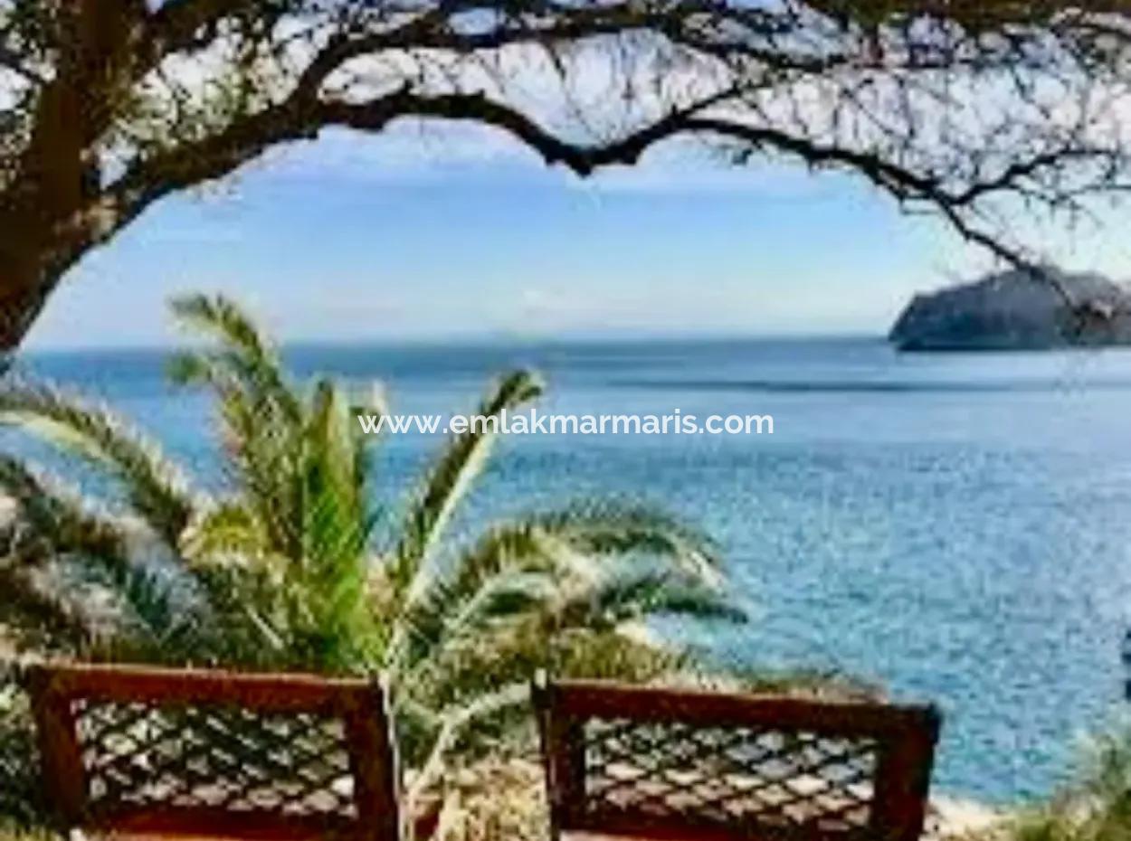 Marmaris Bölgesinde 81000M2  Satılık Ada 31000M2 Tapu İçerisinde Yasal Evi Bulunan Resmi Elektrik Su Mevcut Malikane