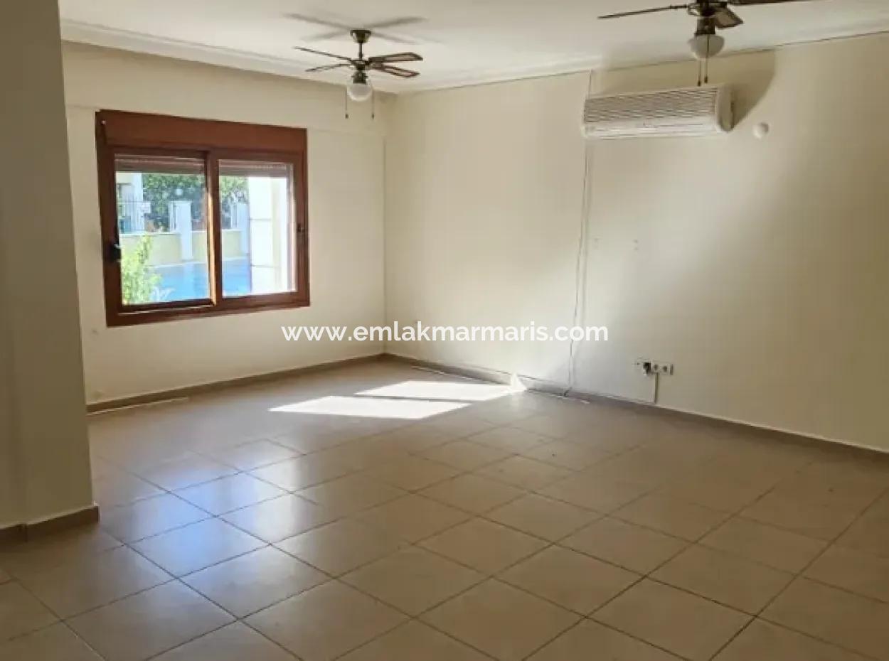 Marmaris Siteler Mahallesi’nde 3+1 Havuzlu Kiralık Lüks Daire