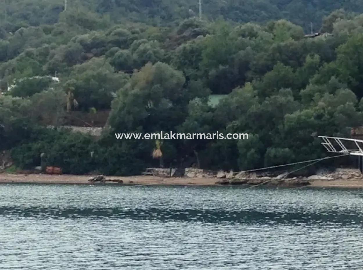 Marmaris Merkezinde Denize Sıfır Satılık Köy Evi 5500M2 Liman İçinde