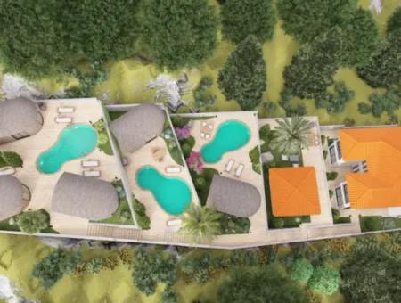 Muğla Akyaka,Ya 7 Km Mesafede Ataköy Mevkisinde Orman Manzaralı 20 Odalı Sonsuzluk Havuzu Mevcut Satılık Butik Otel