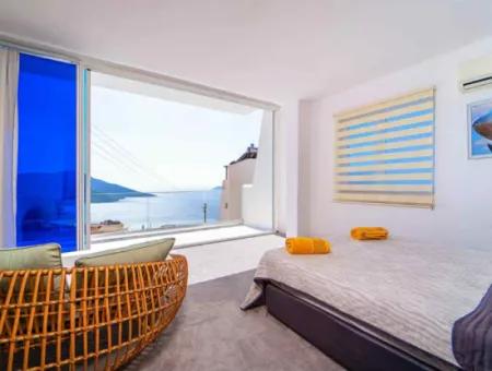 Kalkan,Da Muhteşem Deniz Manzaralı Yüzme Havuzu Mevcut Müstakil Satılık Villa Özel Yapım Bir Villa