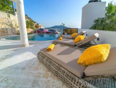 Kalkan,Da Muhteşem Deniz Manzaralı Yüzme Havuzu Mevcut Müstakil Satılık Villa Özel Yapım Bir Villa