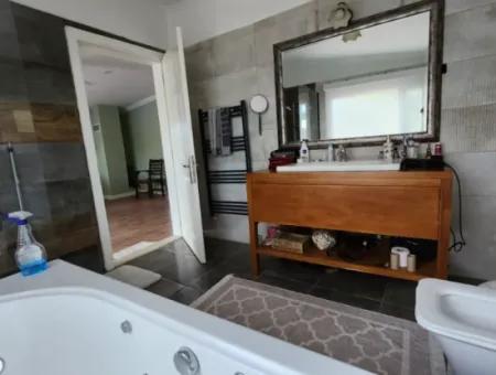 Ortaca Mahallesi Satılık 10.000 M2 İçerisinde Özel Yapım Havuzlu Çiftlik Evi