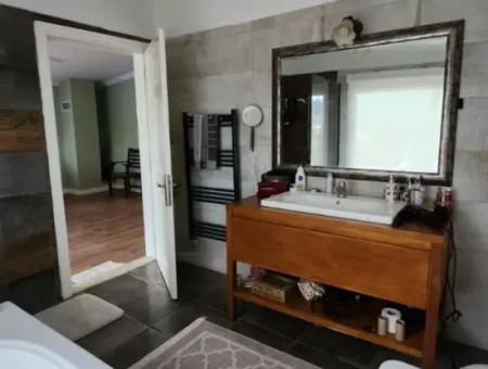 Ortaca Mahallesi Satılık 10.000 M2 İçerisinde Özel Yapım Havuzlu Çiftlik Evi