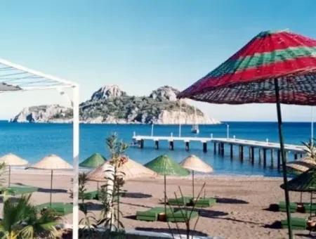 Denize Sıfır Satılık Butik Otel Yacht Club 12000 M2 Arsa Üzerine Kurulu