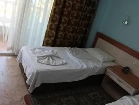 İçmeler Bölgesinde Denize Sıfır Satılık 60 Odalı Otel Marmaris