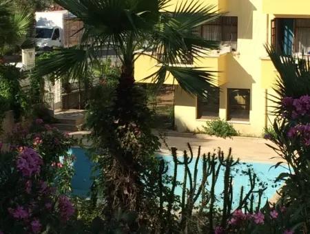 Marmaris Merkezinde Satılık 33 Oda Otel Denize Yakın