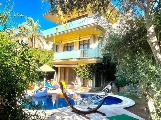 Satılık 4+2 Villa – 970 m² Arsa Payı – Armutalan